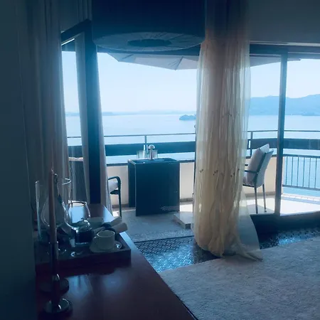 Suite Bijoux On Lake Maggiore *